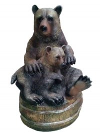 Два медведя на бочке садовая фигура 